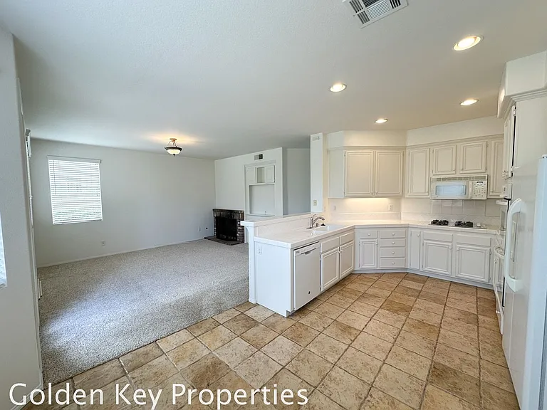 1188 Abelia Ave — Photo 4