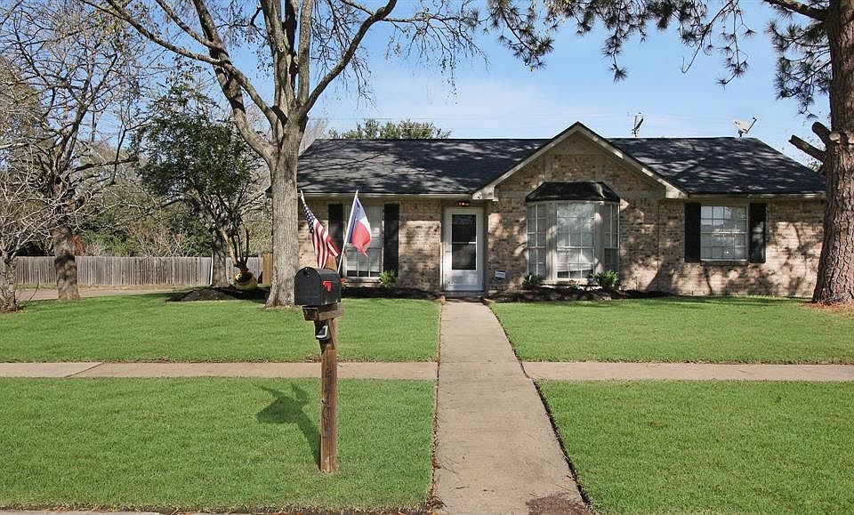 1st image of 15703 Bougainvilla Ln