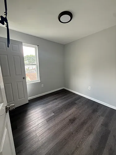 79 Osborne Pl #1B Photo 1