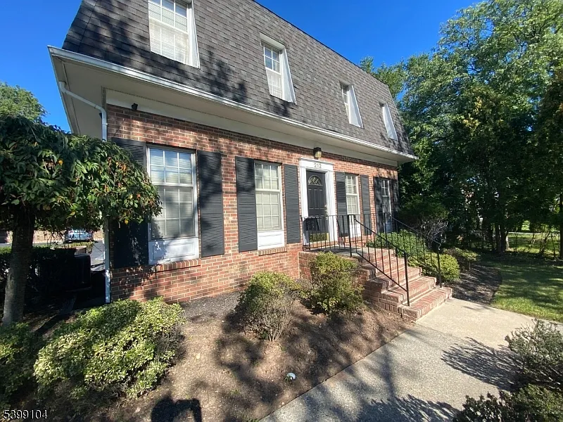 212 Pompton Ave #2