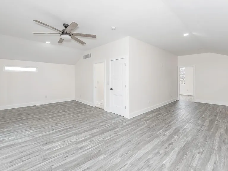 1113 W 18th St — Photo 11