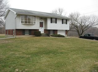 2741 Whitetail Deer Dr, Bath, PA 18014