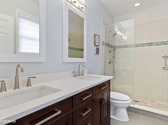 5th image of 2855 N Damen Ave #1