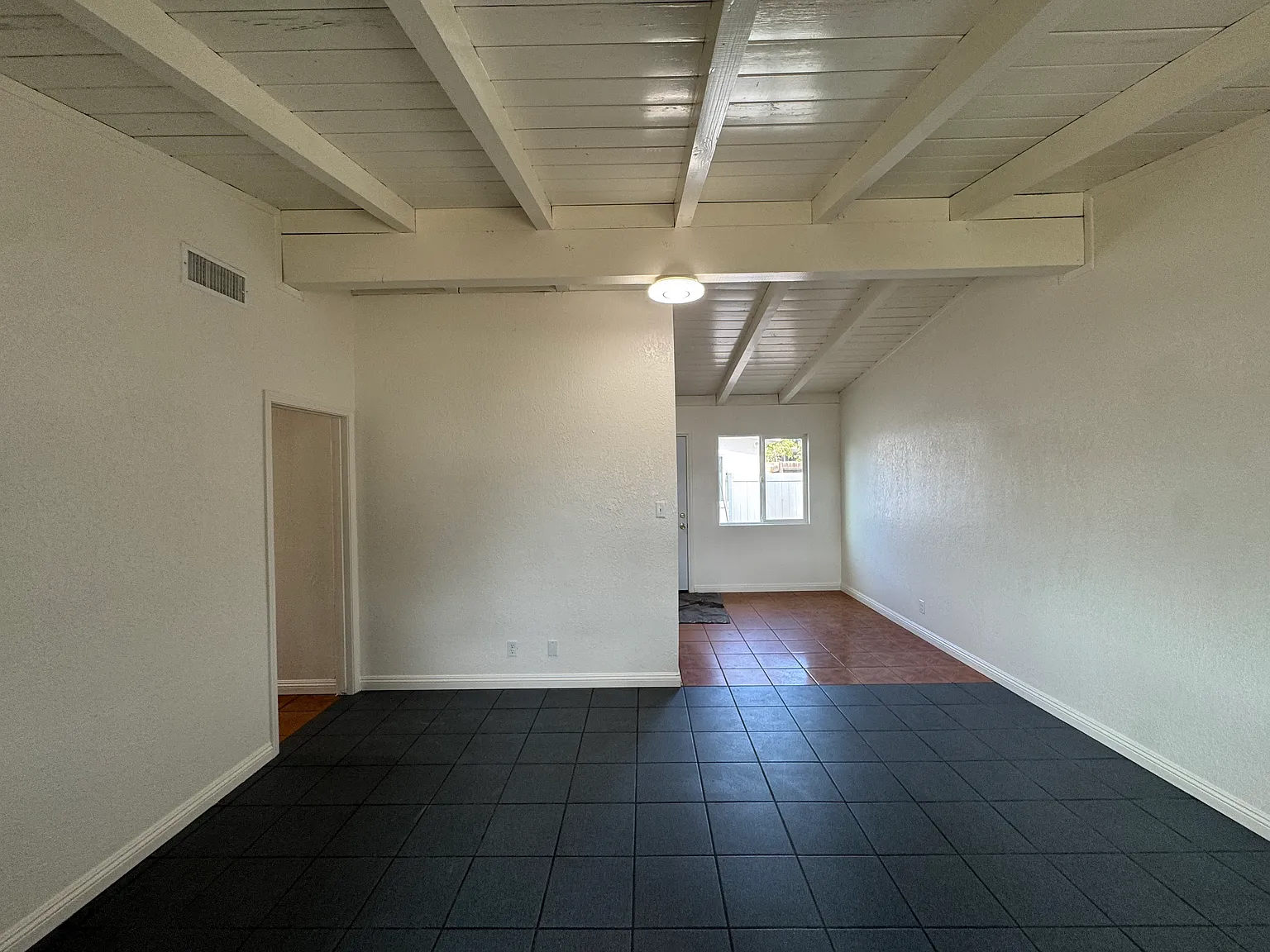 3 bed, 960 sqft, $2,550 — Photo 4