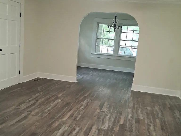 207 Garfield Ave — Photo 2
