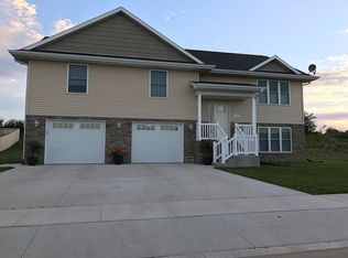 6327 Osage Dr, Asbury, IA 52002
