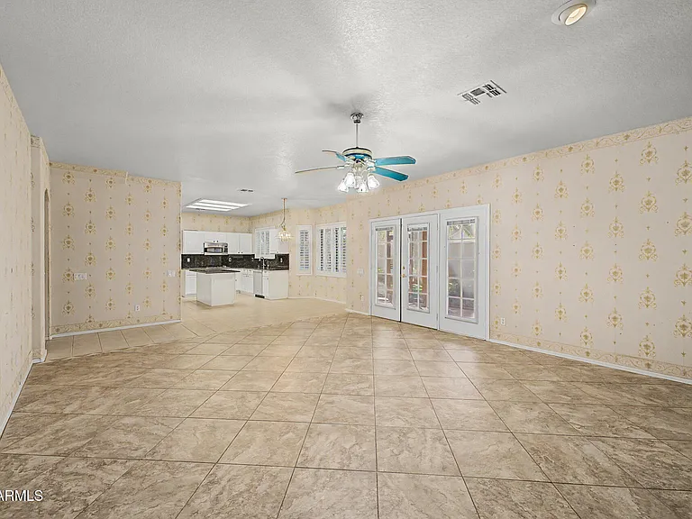 1722 E Samuel Dr — Photo 16