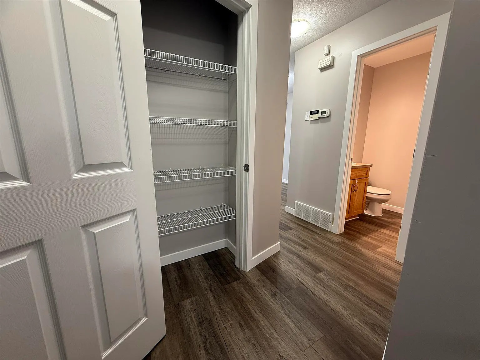 150 Edwards Drive Edmonton — Photo 4
