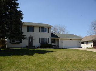 2475 Meadow Dr, Zeeland, MI 49464