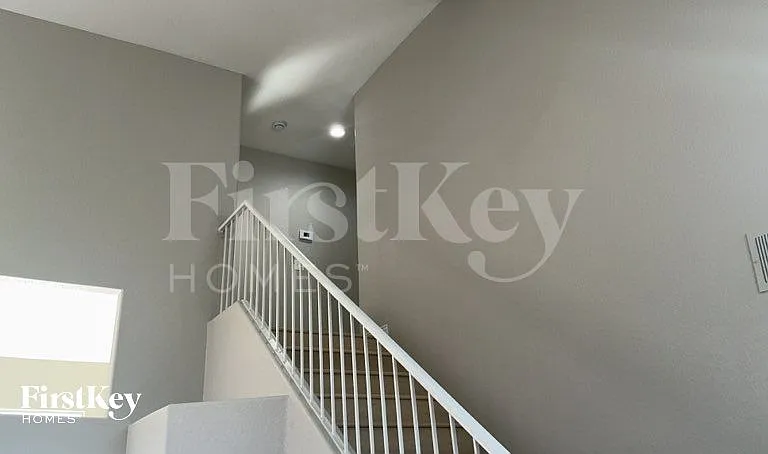 277 Fairbrook Dr — Photo 5