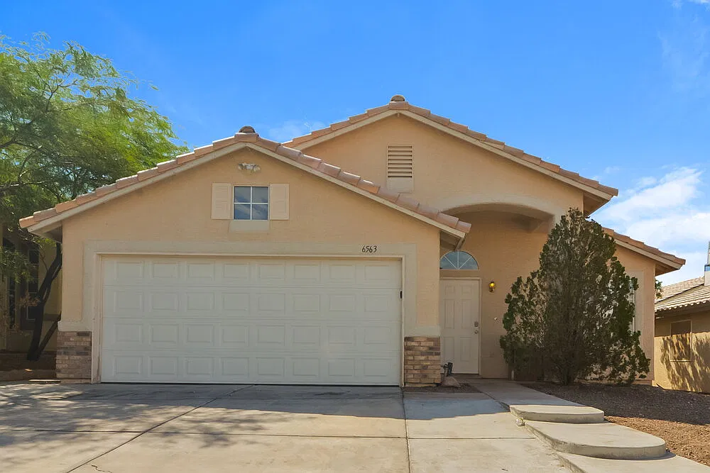 3 bed, 2.0 bath, 1565 sqft, $2,780 — Photo 3