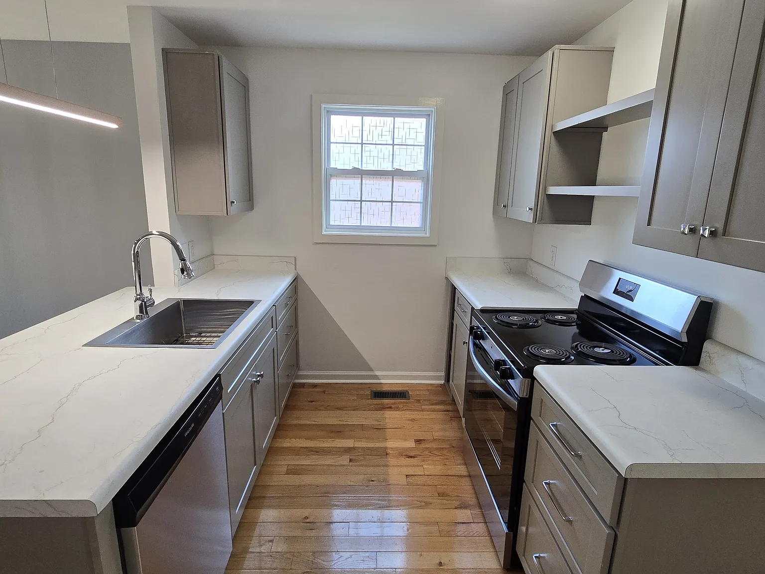 2 bed, $1,975 — Photo 2