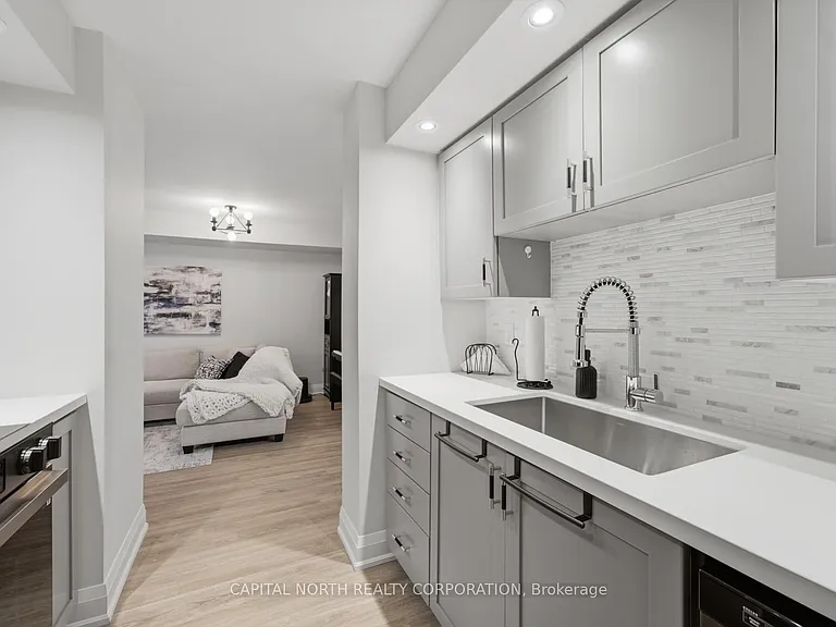 270 Wellington St W #412 — Photo 19