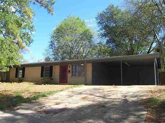 1st image of 702 E Lake Dr