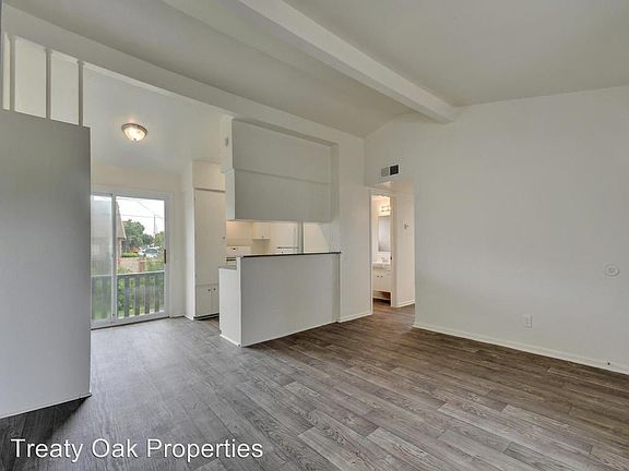 3rd image of 2506 Manor Cir APT C