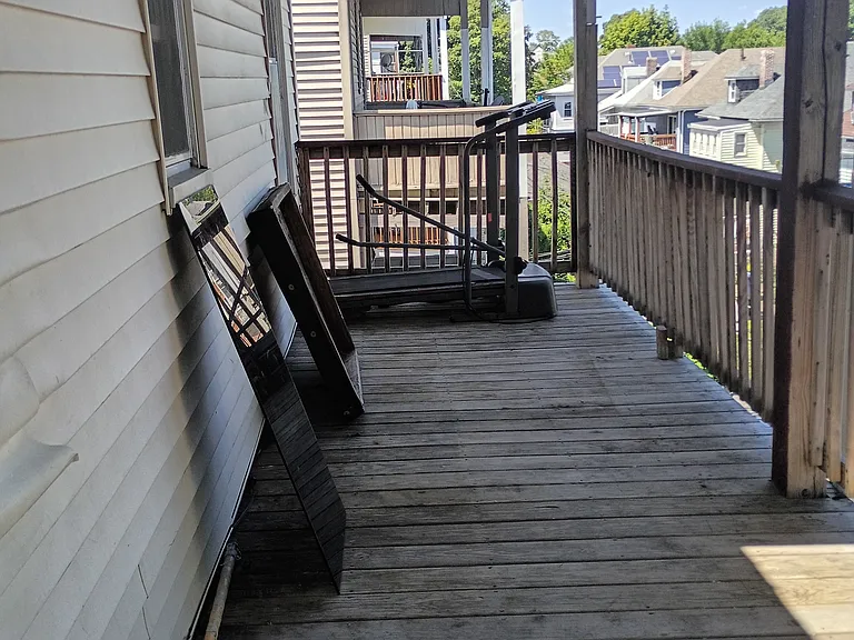 49 Mora St — Photo 2
