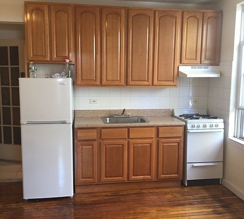 2nd image of 3150 32nd St APT 1F