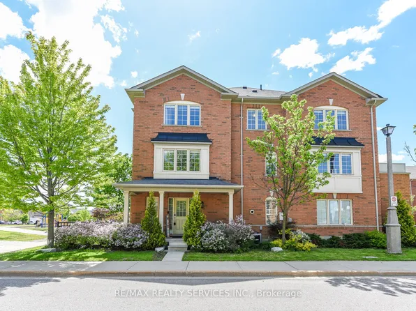 15 Peach Dr S, Brampton, ON L6R 0W5