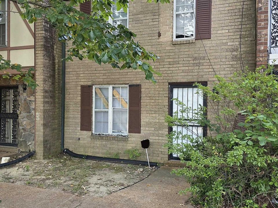 1st image of 2109 E Shelby Dr #11