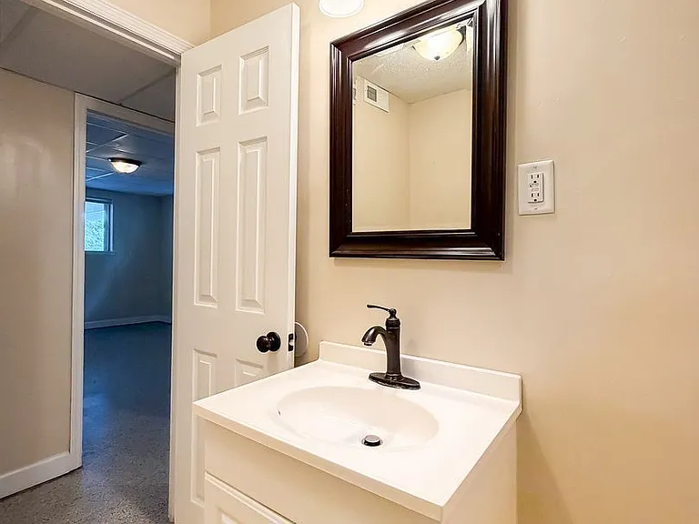 1309 Labrea Dr #B — Photo 11