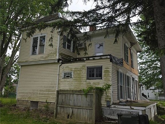 5th image of 804 West Ave