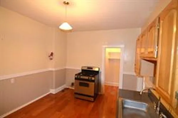 2 bed, 1.0 bath, 900 sqft, $2,750 — Photo 2