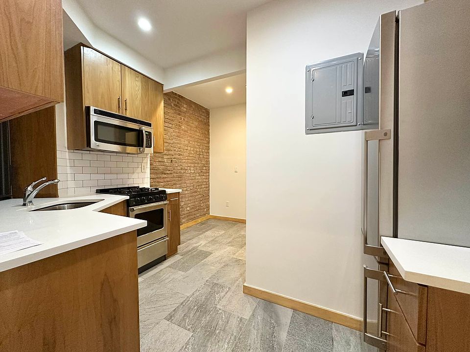 1st image of 33 Henry St APT 5