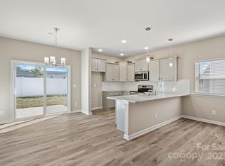 2112 Clapham Ct, Charlotte, NC 28215