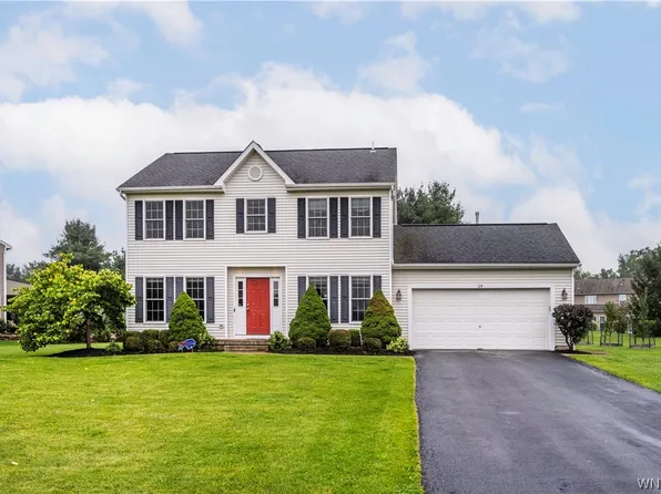 29 Hilltowne Dr, Orchard Park, NY 14127