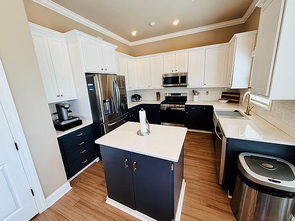 3rd image of 2318 W Wellsgate Dr