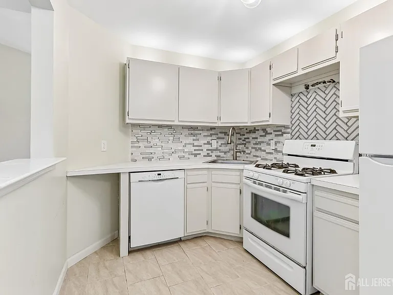 4 Chelsea Dr — Photo 7