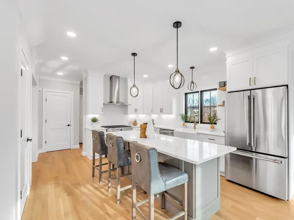 6 Starling St, West Roxbury, MA 02132