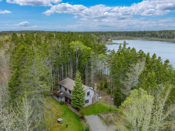 176 N Main Street, Stonington, ME 04681