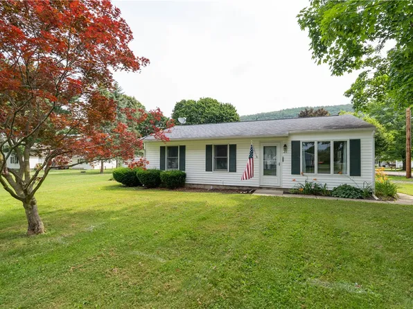 21 Twin Dr, Dansville, NY 14437
