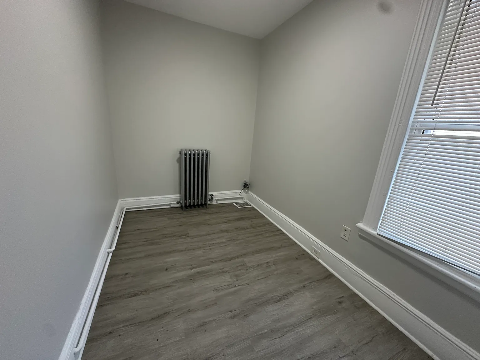 4 bed, $6,500 — Photo 2