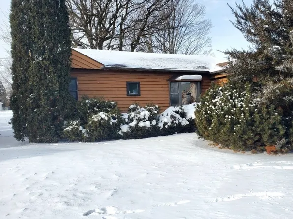 102 Cheryl St, Postville, IA 52162