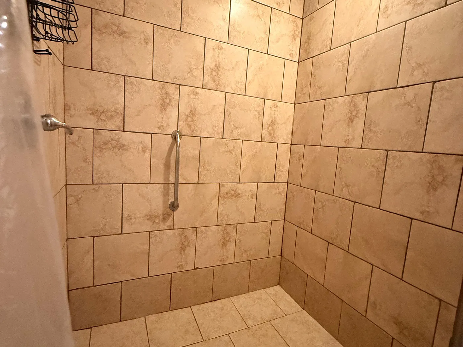 4 bed, 2.5 bath, 2800 sqft, $819 — Photo 1