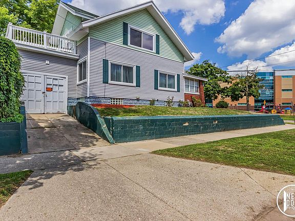 3rd image of 1749 Godwin Ave SE