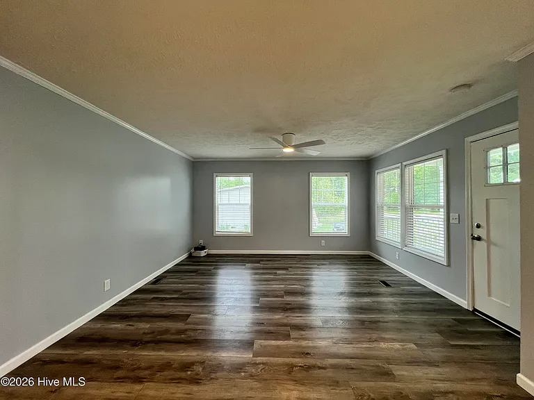 1296 Riverview Dr — Photo 4