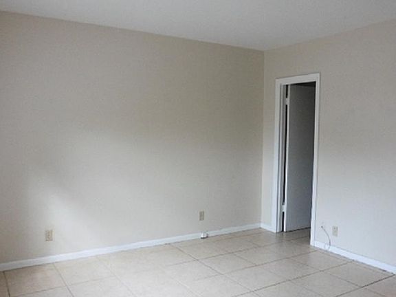 5th image of 2426 SE Seventeen Street Cswy #205A