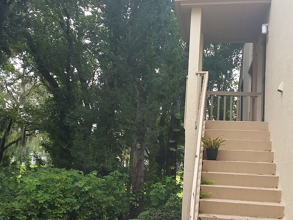Corner unit