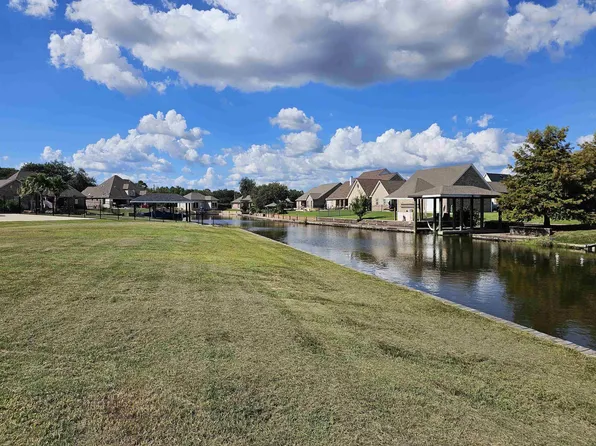 1205 Bourbon St, Bridge City, TX 77611