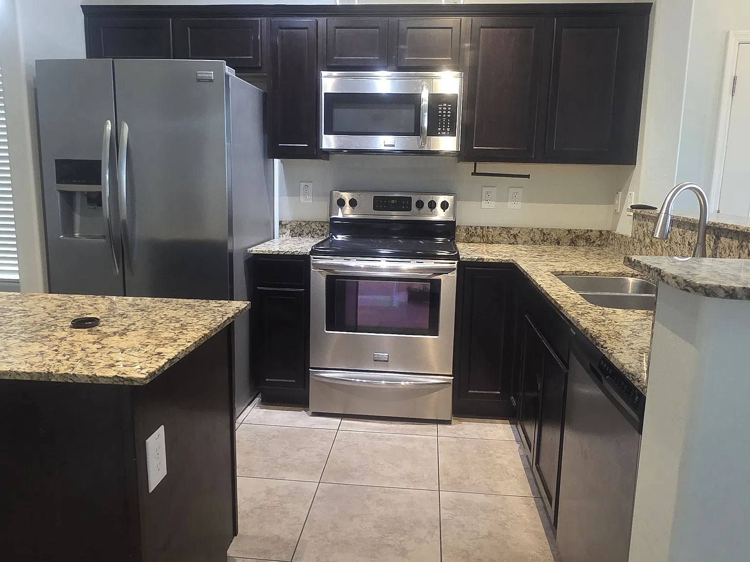 3 bed, 1394 sqft, $2,050 — Photo 4