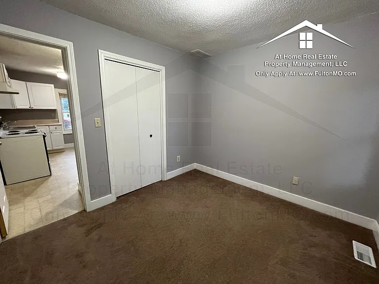 1223 Grand St — Photo 10