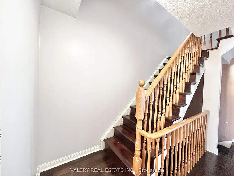 80 Acorn Pl #61 — Photo 9
