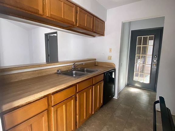 4th image of 722 Woodland Ct