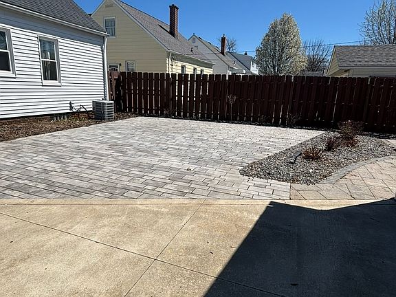4th image of 396 E 330th St