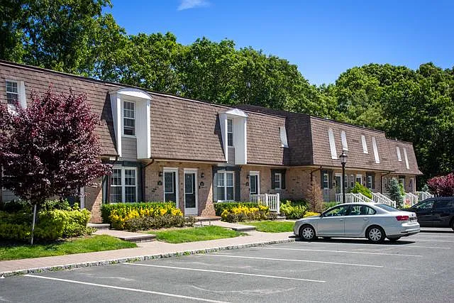 Fairfield Hillside At Coram — Photo 20