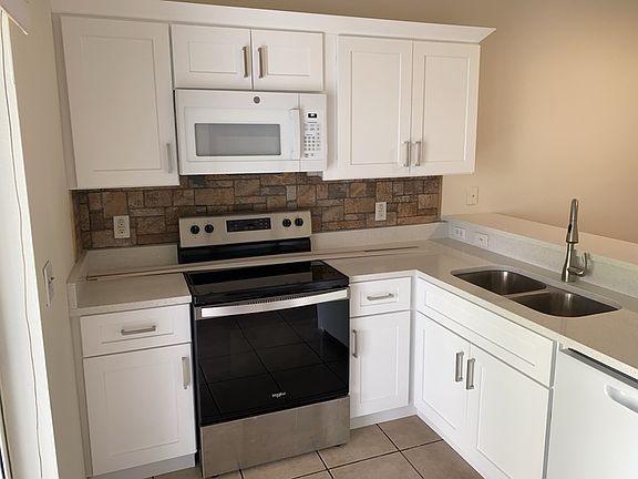 2nd image of 303 Wilton Cir