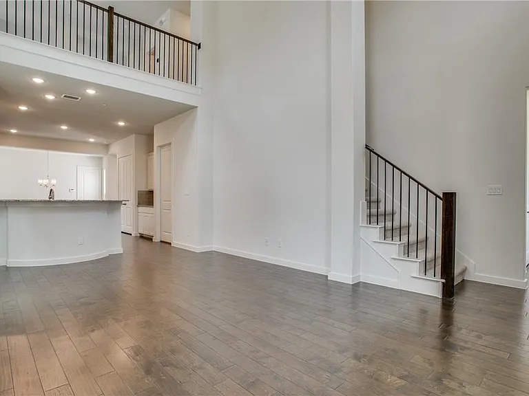 1000 Marian Dr — Photo 4